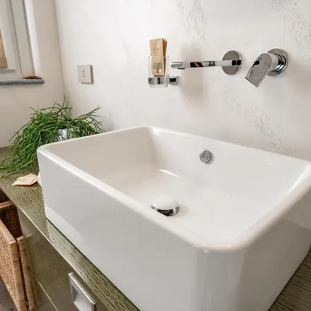 Sunset - Luxury With Pool & Large Private Garden And Parking, Few Steps From The Beach, Ideal For Singles, Couples And A Family