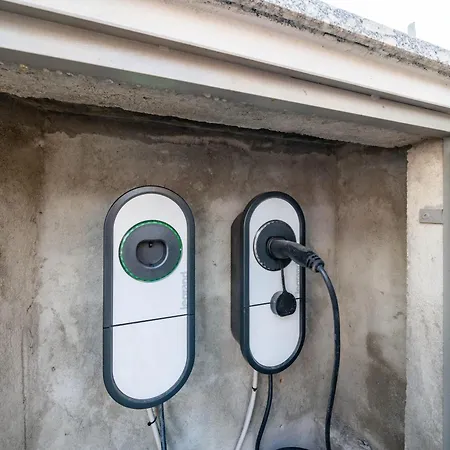 Sunset - Luxury With Pool & Large Private Garden And Parking, Few Steps From The Beach, Ideal For Singles, Couples And A Family Villa