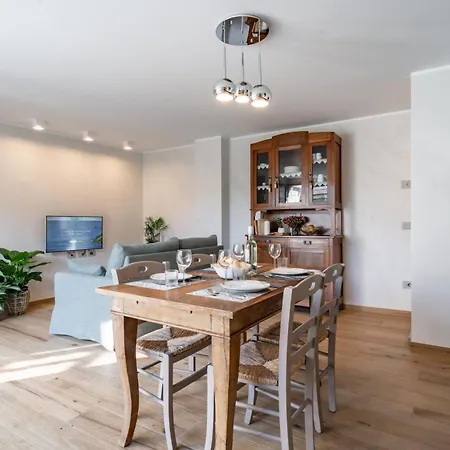 Sunset - Luxury With Pool & Large Private Garden And Parking, Few Steps From The Beach, Ideal For Singles, Couples And A Family