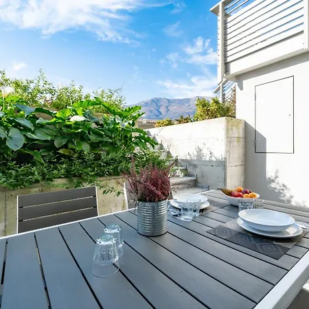 Villa Sunset - Luxury With Pool & Large Private Garden And Parking, Few Steps From The Beach, Ideal For Singles, Couples And A Family *