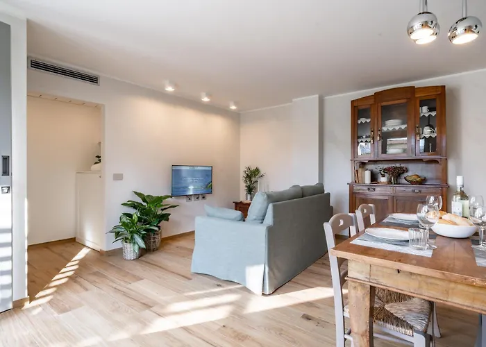 Villa Sunset - Luxury With Pool & Large Private Garden And Parking, Few Steps From The Beach, Ideal For Singles, Couples And A Family Dervio