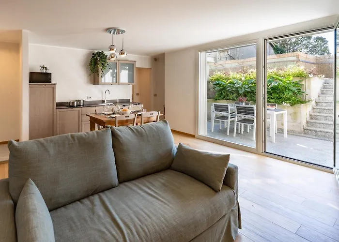 Sunset - Luxury With Pool & Large Private Garden And Parking, Few Steps From The Beach, Ideal For Singles, Couples And A Family Dervio